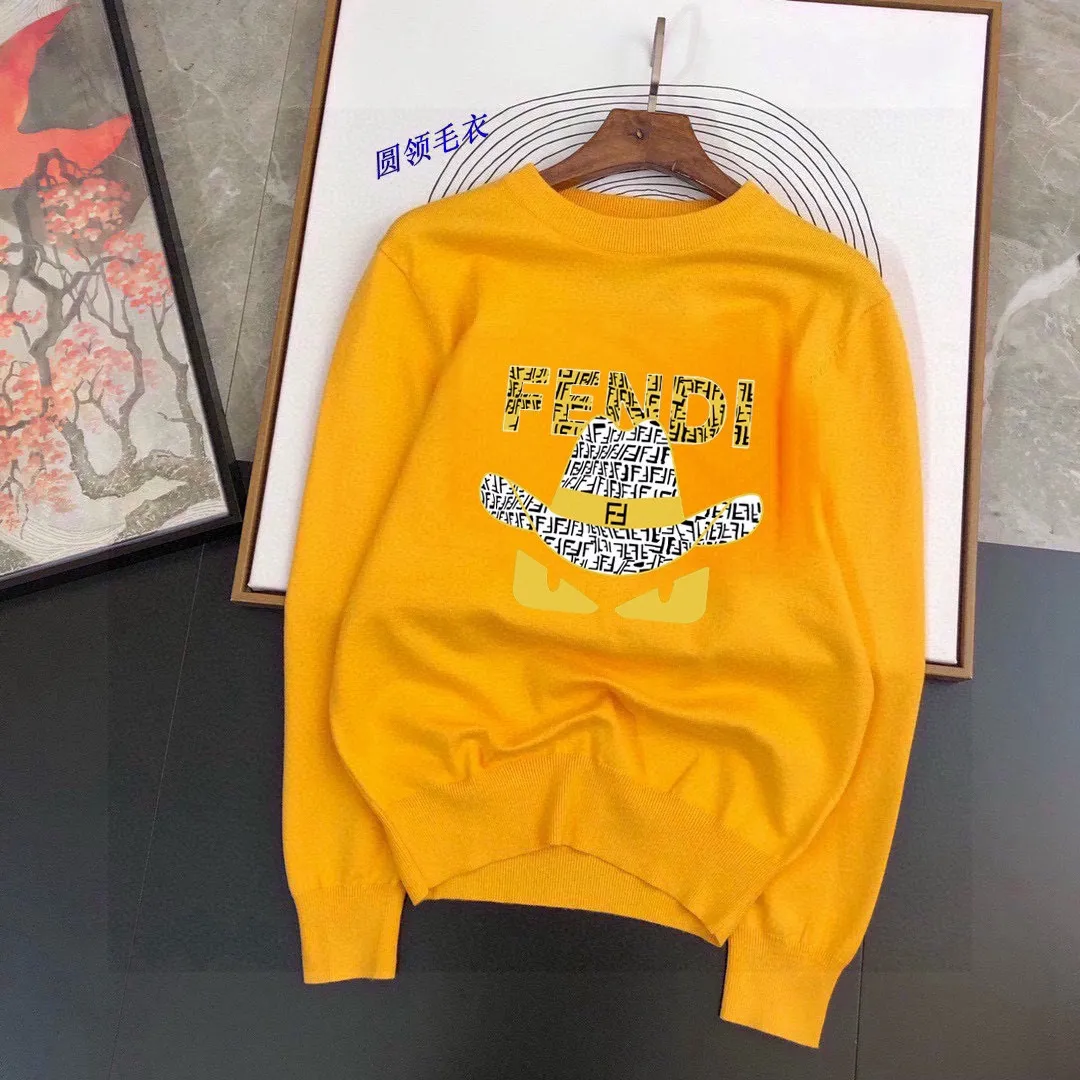 🅿️240 【LV Louis Vuitton】Autumn and winter classic round neck pullover sweater, in full condition! ! ! Wool blended fabric, the latest model in 2025, golden ratio! ! Slim-fitting soft gold, versatile and practical item, the combination and practicality are extremely powerful, simple and elegant, and classy! To create your own style, it is highly recommended to buy it in two colors. The standard slim fit tailoring process is suitable for both young and old men. It is knitted from wool and will not cause any discomfort! While keeping warm, it is stylish, textured and wearable, and the classic logo with contrasting colors on the chest feels in place! ! Recommended for regular customers! ! Size M-3XL (maximum wear: 190 pounds)